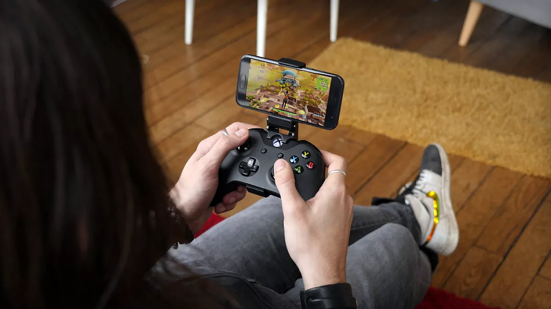 How to connect a Xbox controller to Fortnite Mobile