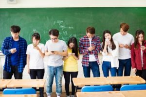 Mobile Phones Should Be Banned in Schools